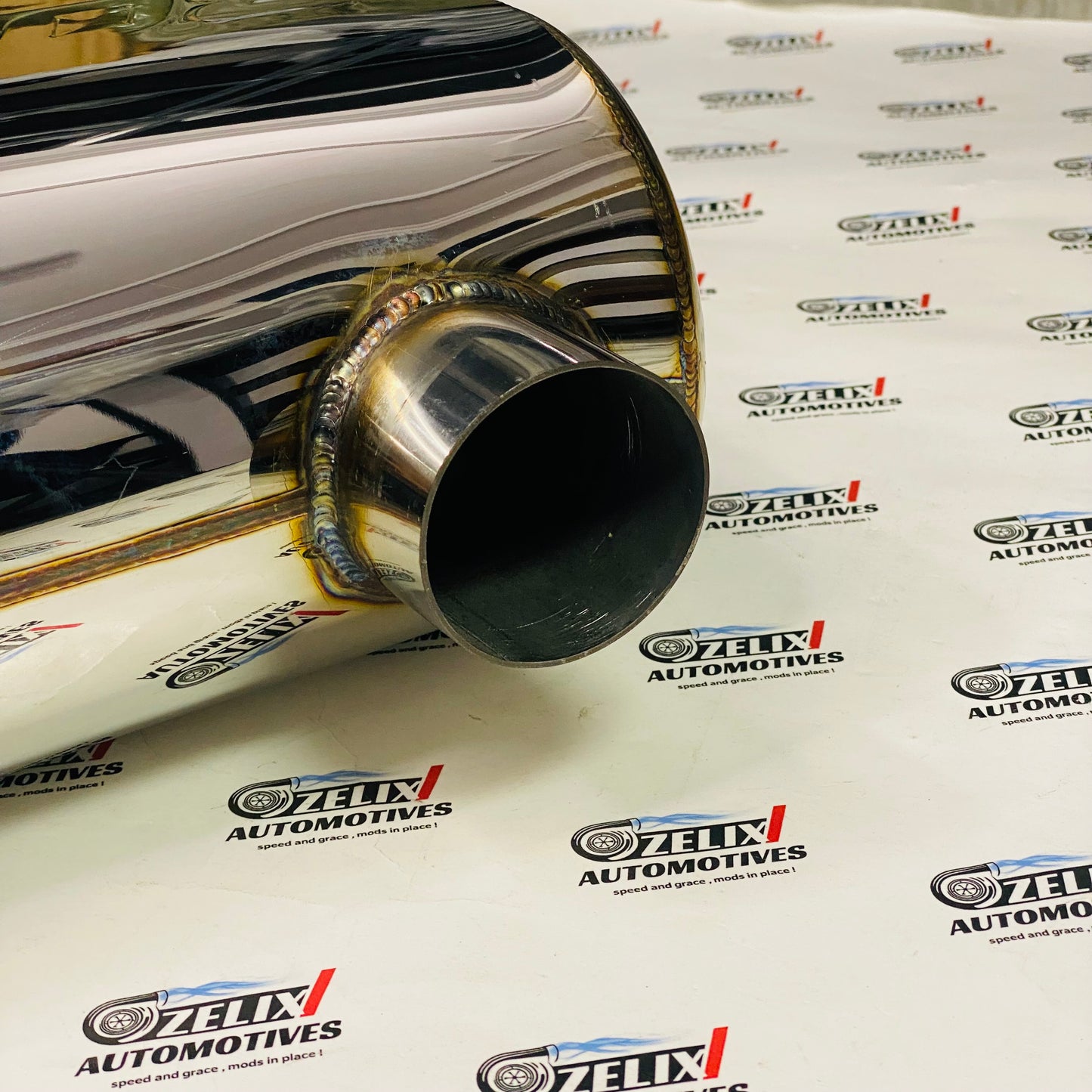 Premium single tip exhaust with side inlet