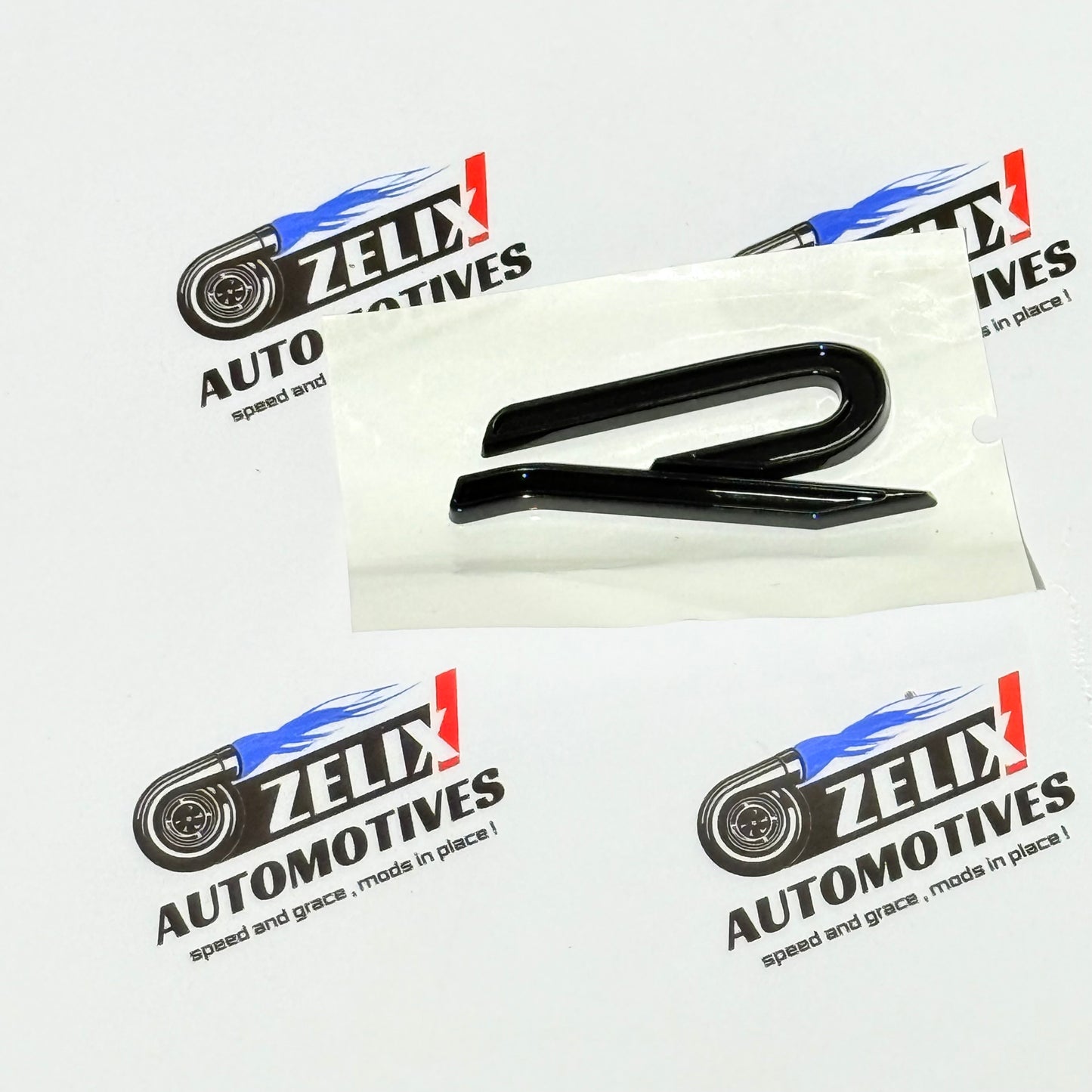 R-Logo Badges | Golf-Inspired