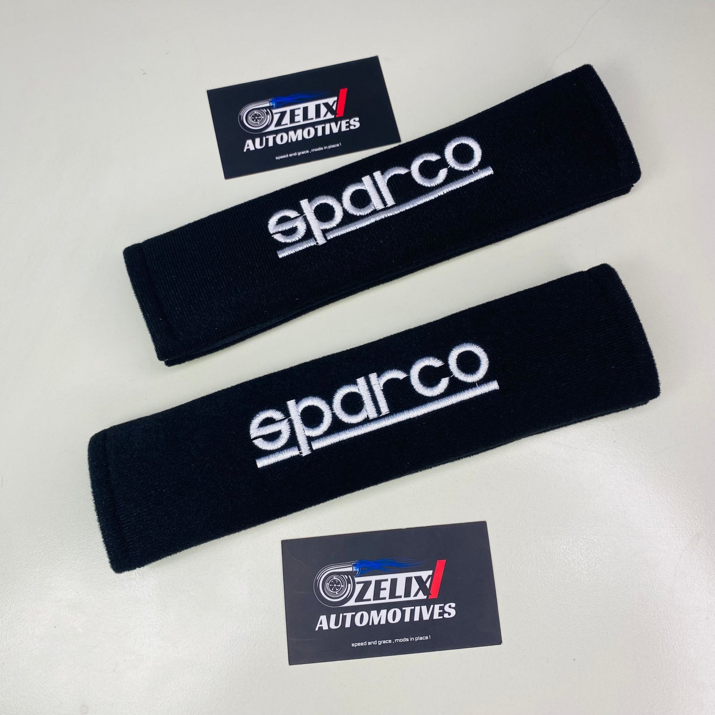 Stylish seat belt shoulder pads in Black