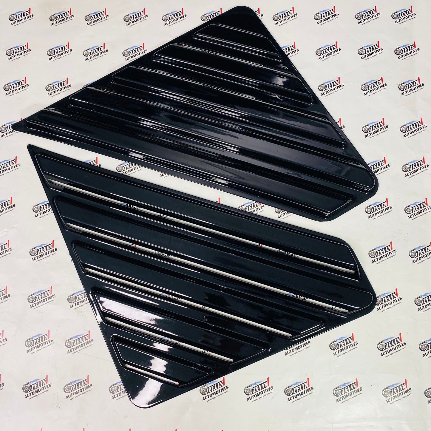 Thar Roxx rear window louvers in sporty black Finish