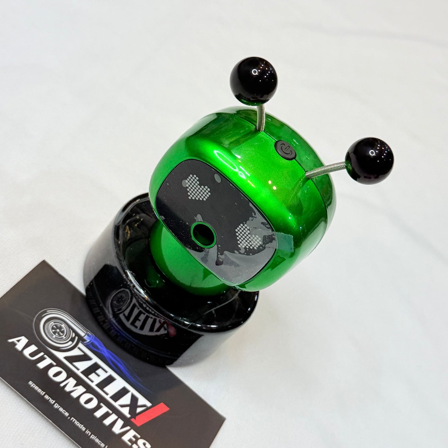 Robot-style car dashboard perfume Green