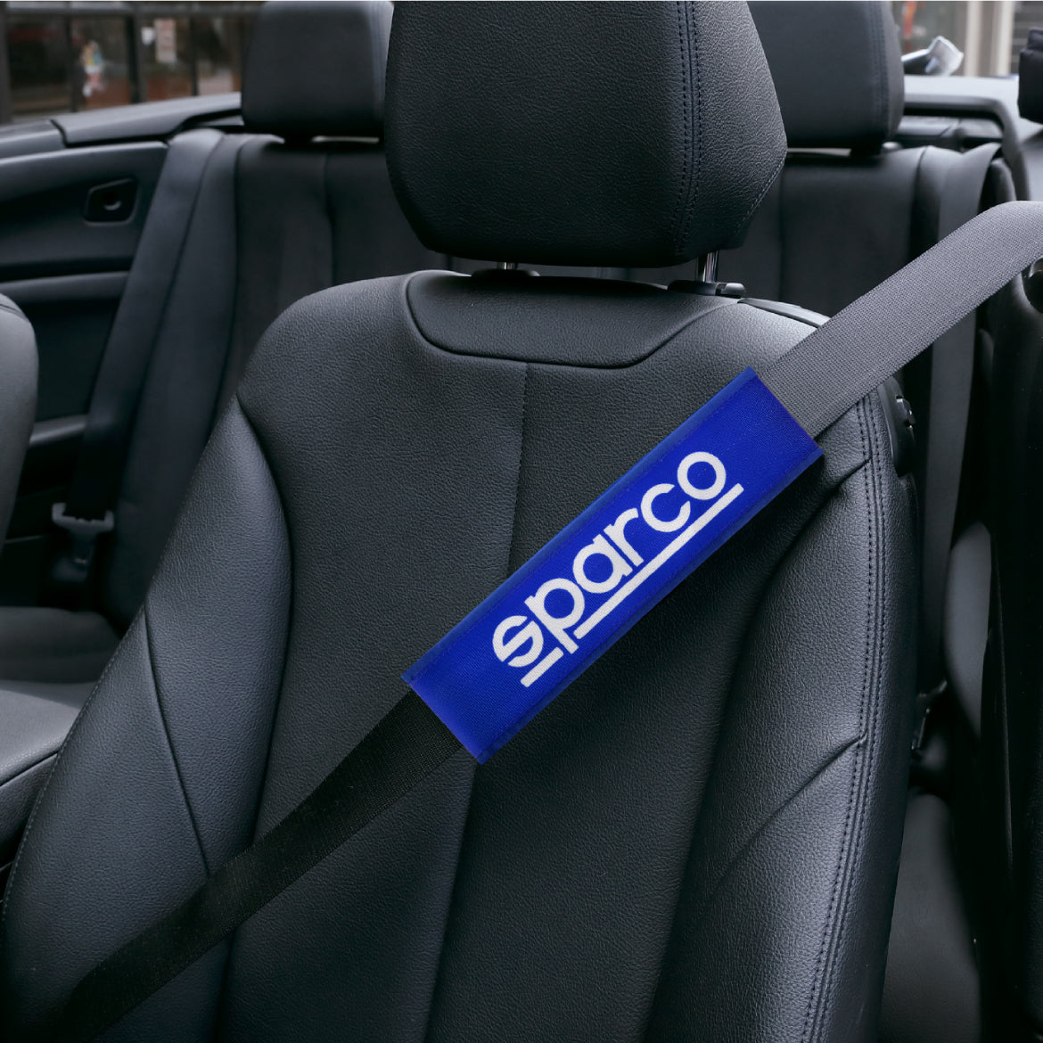 Easy to Install seat belt shoulder pads in Blue