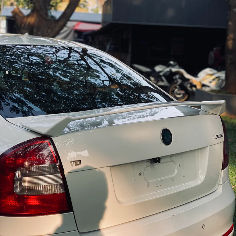 Skoda Laura & Octavia Rear Spoiler | Unpainted