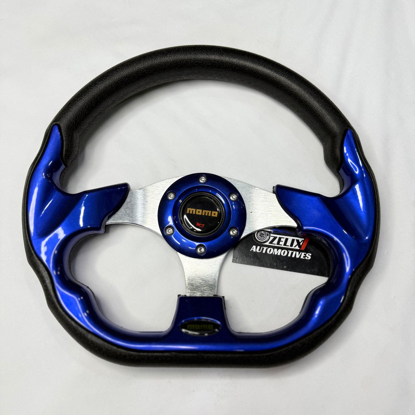 D-shaped universal steering wheel in Blue color