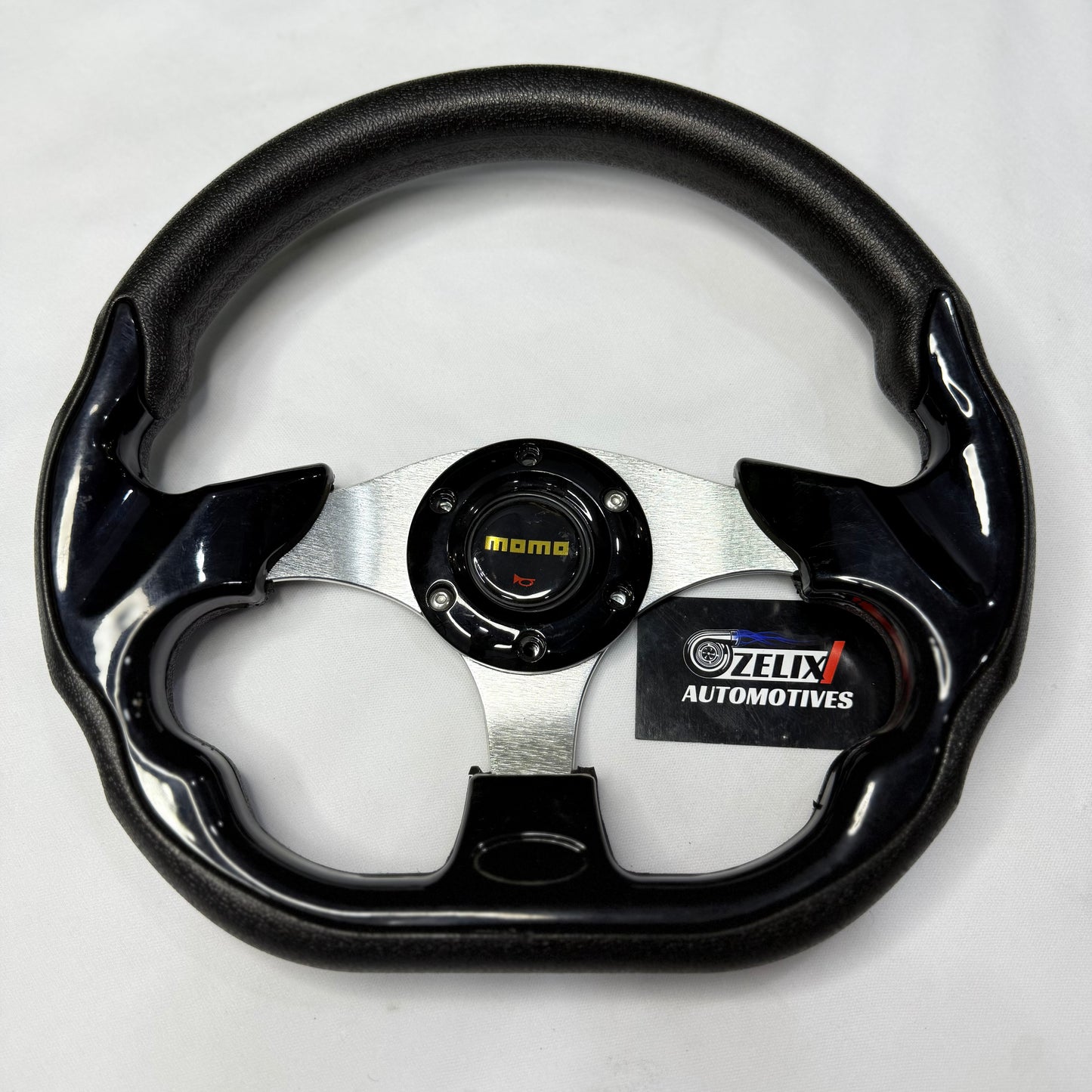 D-shaped universal steering wheel in Black