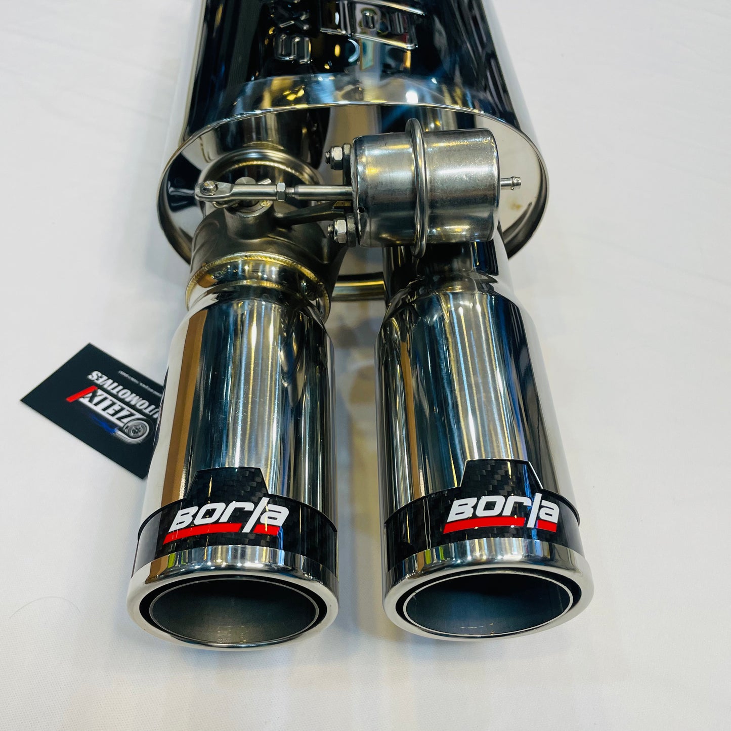 Close-up of dual carbon-fiber tips