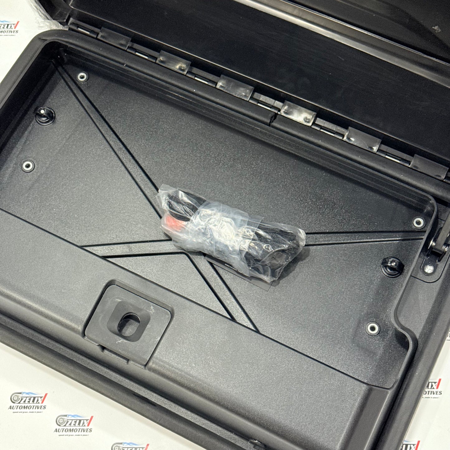 Thar ROXX Side Box And Ladder | Universal Aftermarket Off-Road Utility Kit.