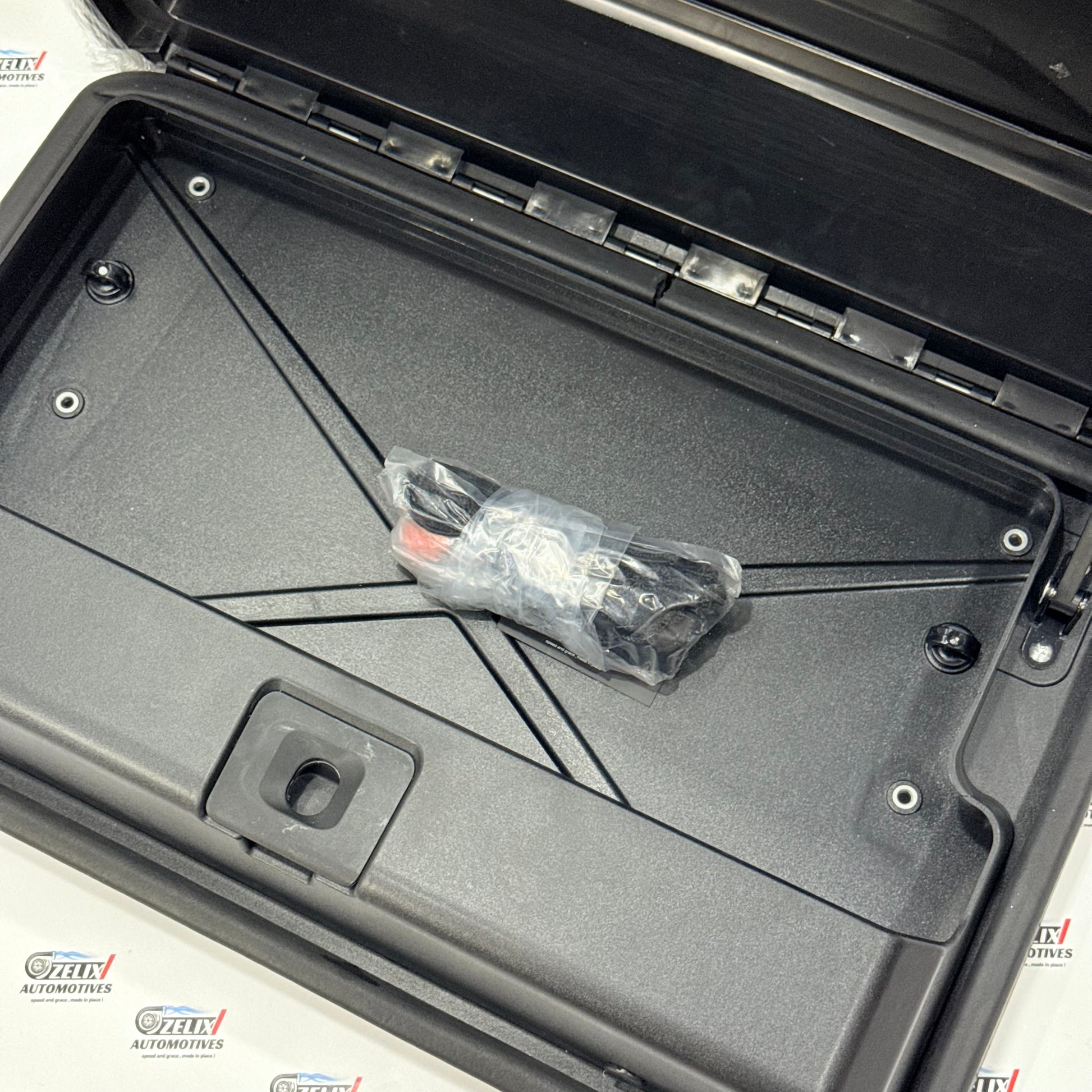 Thar ROXX Side Box And Ladder | Universal Aftermarket Off-Road Utility Kit.