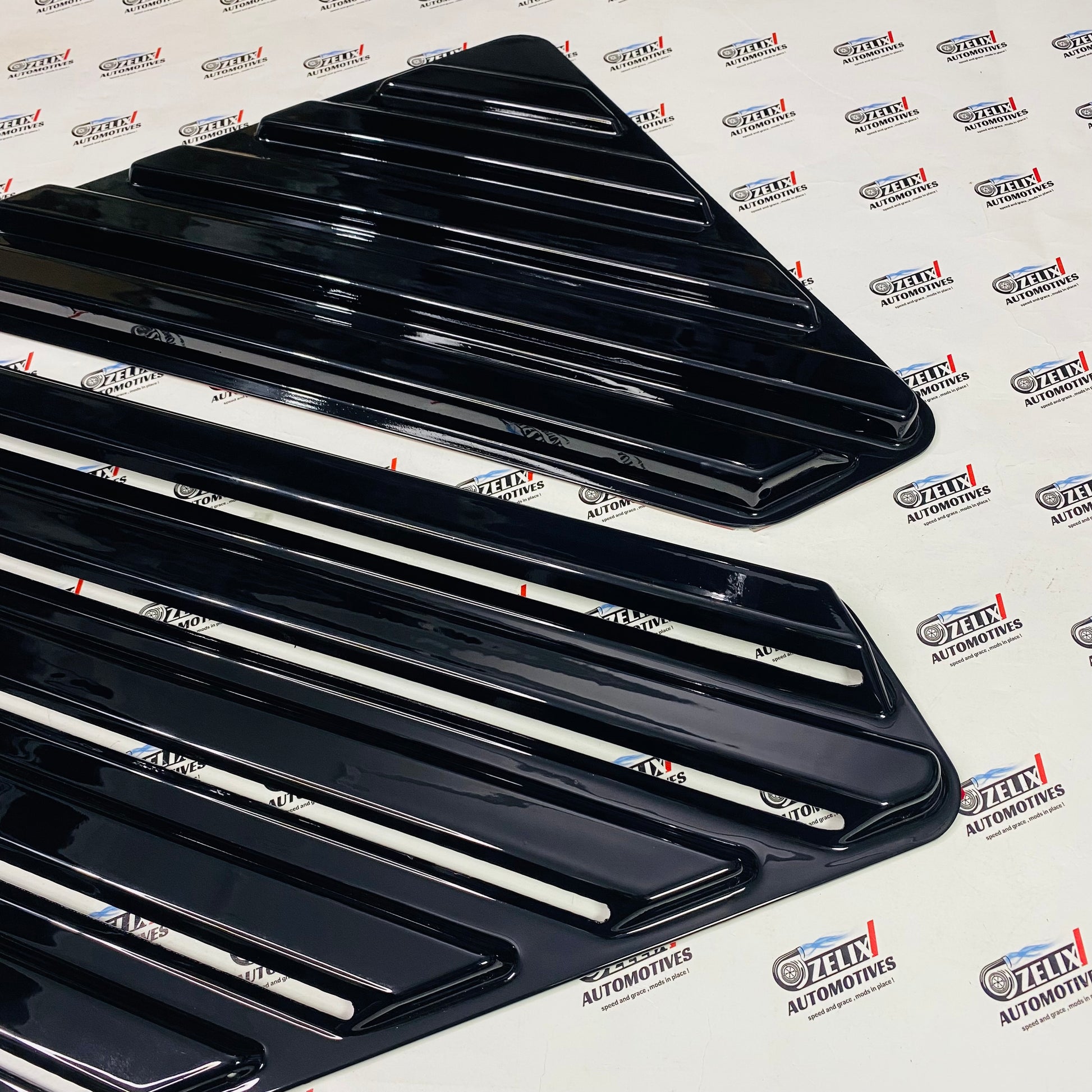 Sporty black rear window louvers For Thar Roxx