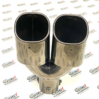 Aftermarket Dual dual exhaust tip in glossy black