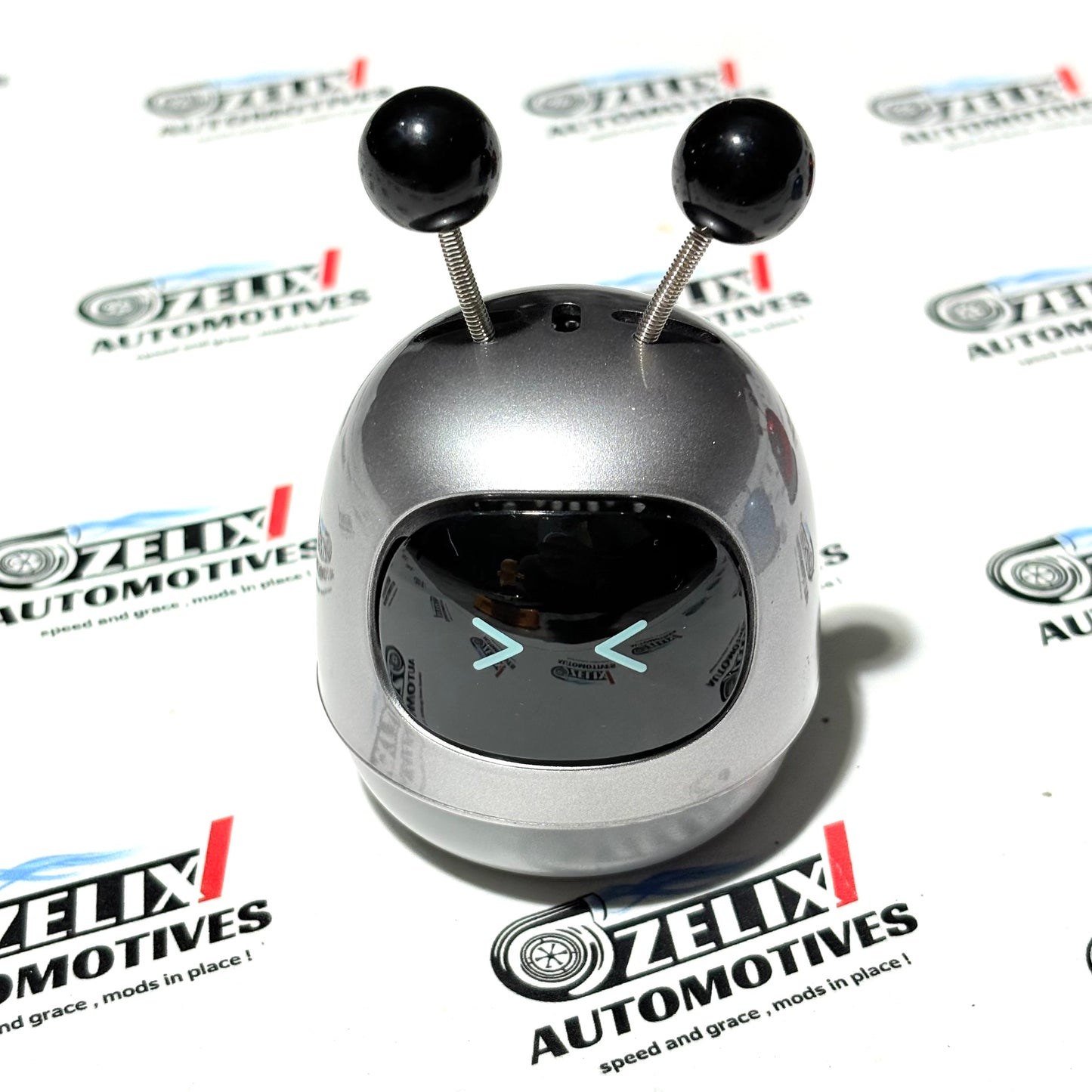 ROBOT FRAGRANCE BOBBLE-HEAD DASHBOARD ACCESSORY | CAR AIR FRESHENER