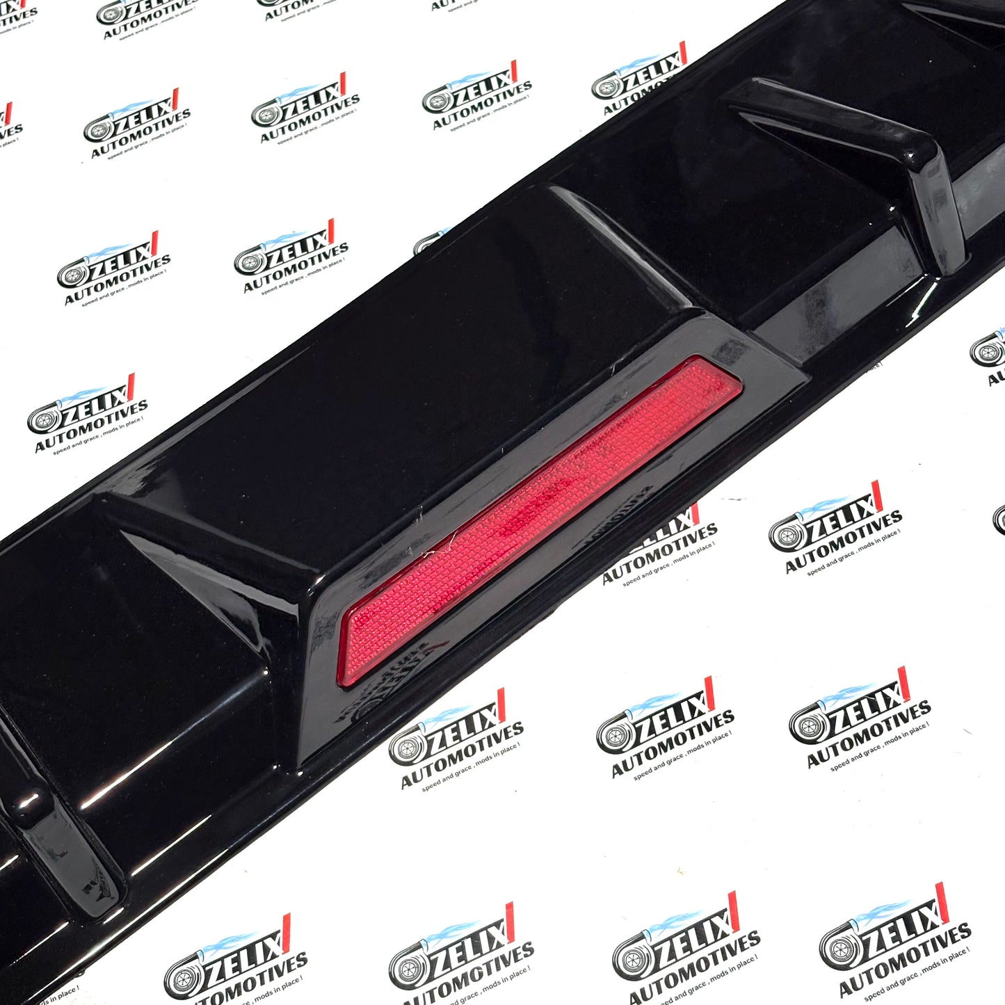 UNIVERSAL 6-FIN REAR DIFFUSER WITH LED LIGHT | AFTERMARKET ABS