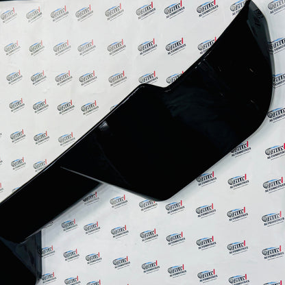 Aftermarket Kahn style spoiler for  Defender