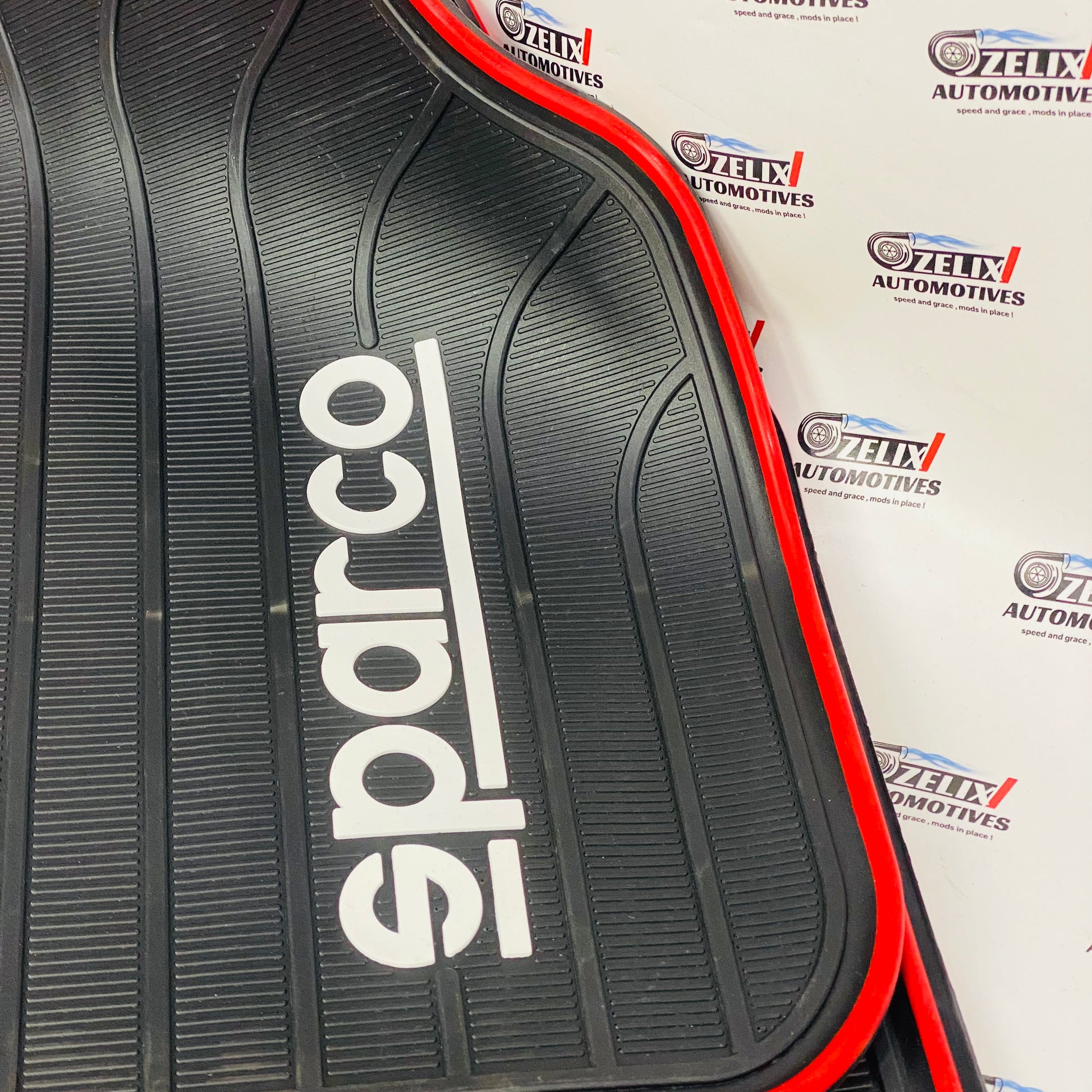 Premium floor mats for cars in red 