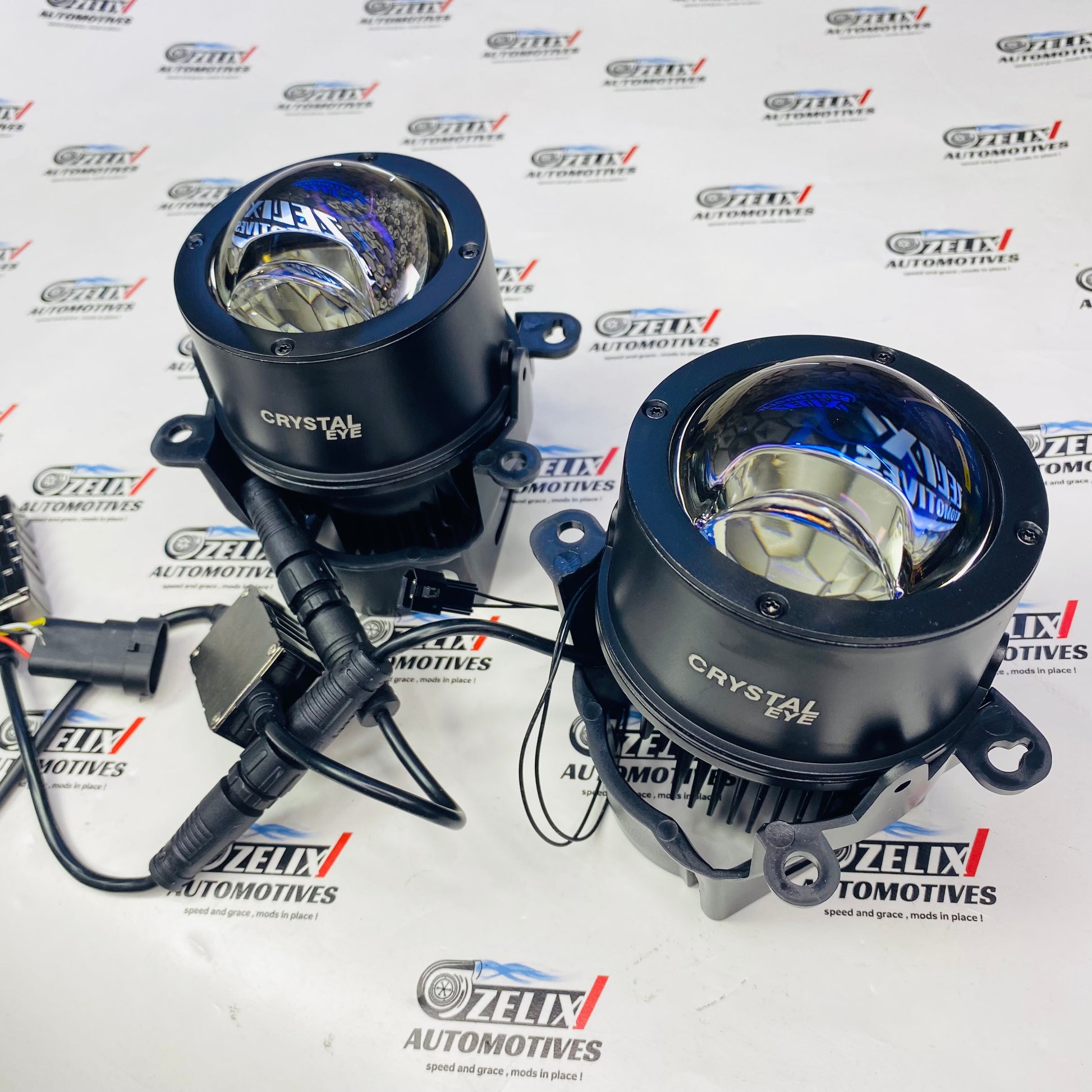 Universal aftermarket Crystal Eye fog light with bright yellow & white  LED lens