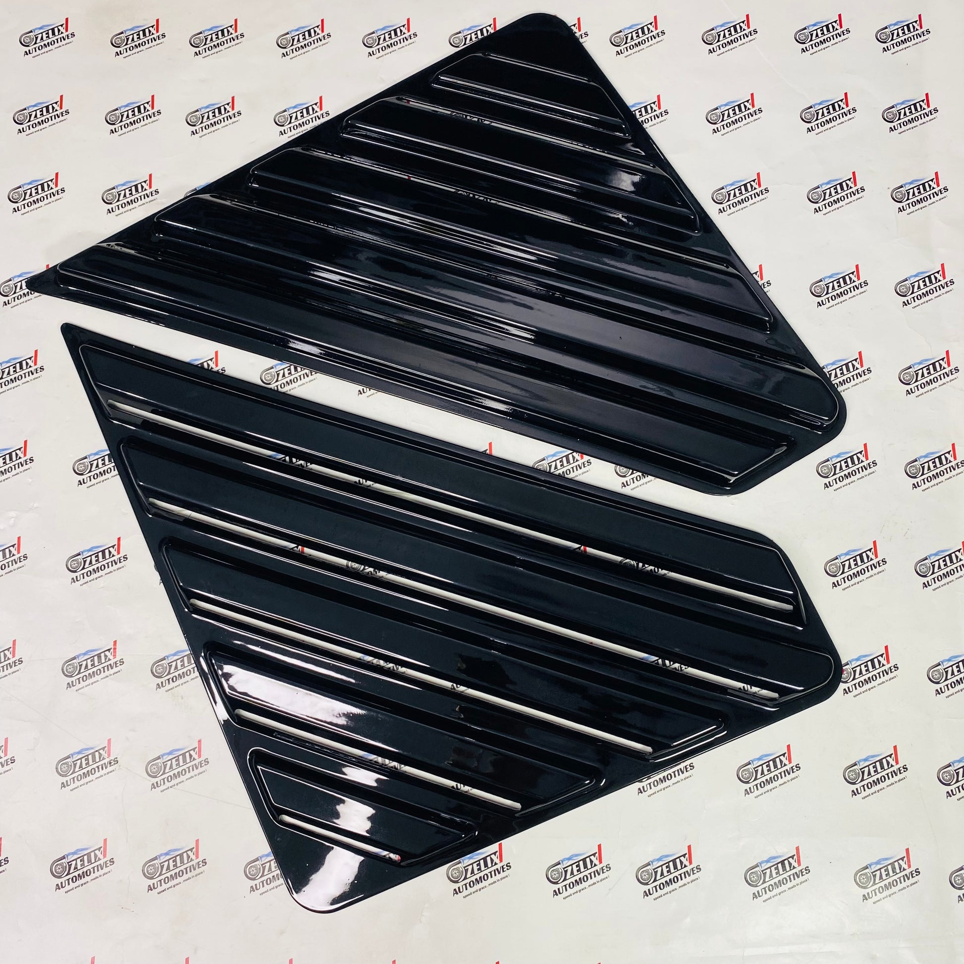 Thar Roxx rear window louvers in sporty black Finish 