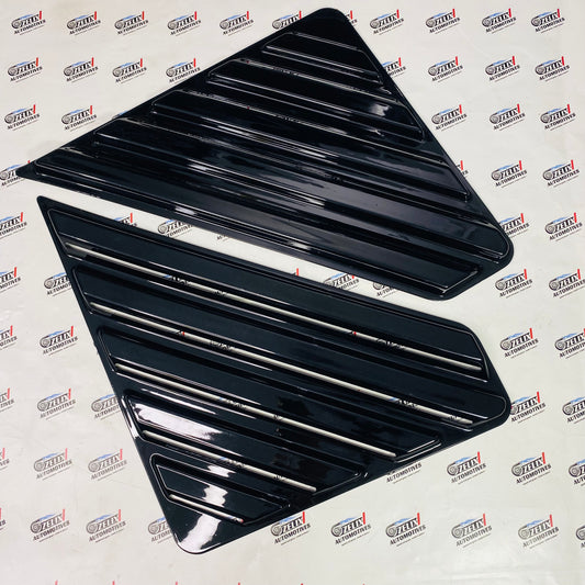 Thar Roxx rear window louvers in sporty black Finish 