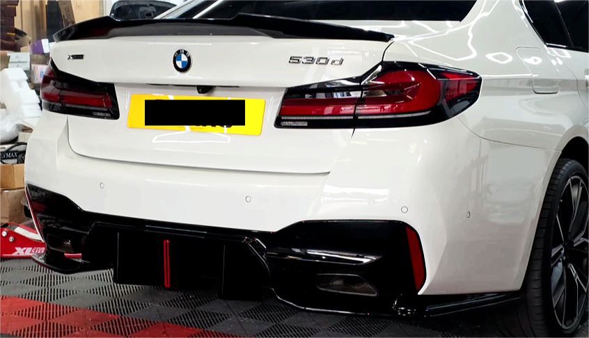 Diffuser with F1-Style LED Light Compatible with BMW 5-Series G30