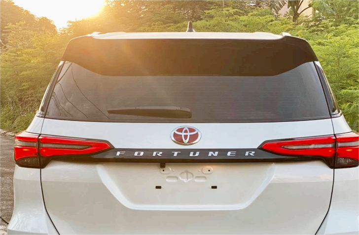 Toyota Fortuner Legender Aftermarket Taillights | Enhances Rear Look