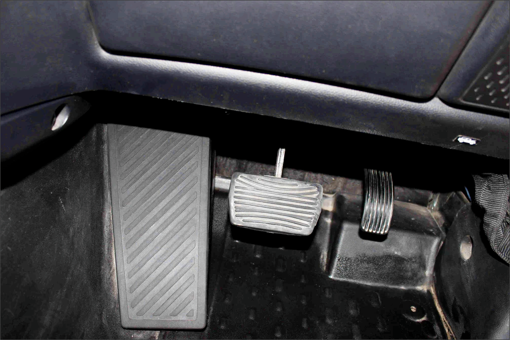 Mahindra Thar Dead Pedal |  Anti-Slip Footrest Upgrade