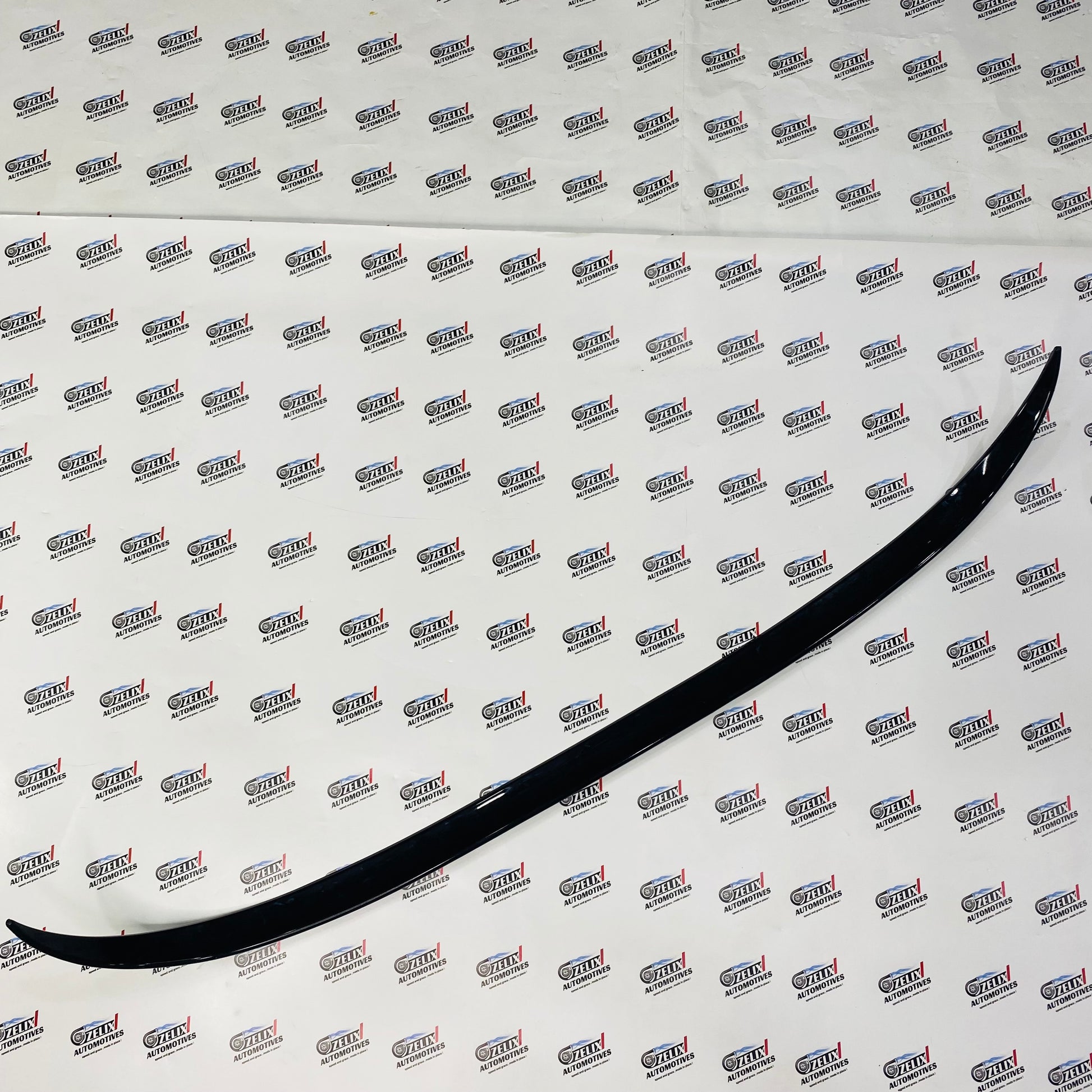 Rear spoiler lip for sedan  in glossy black 