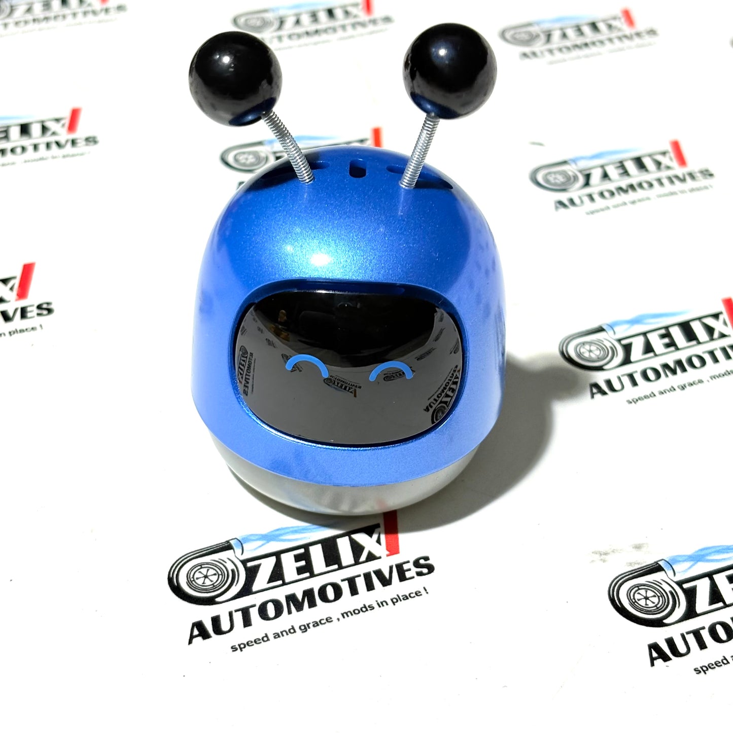 ROBOT FRAGRANCE BOBBLE-HEAD DASHBOARD ACCESSORY | CAR AIR FRESHENER