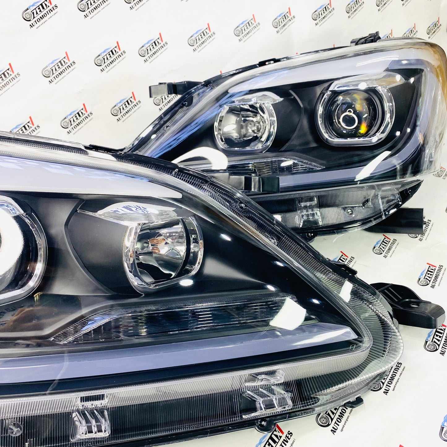 Innova  projector headlights with  DRLs for 2012 modes 