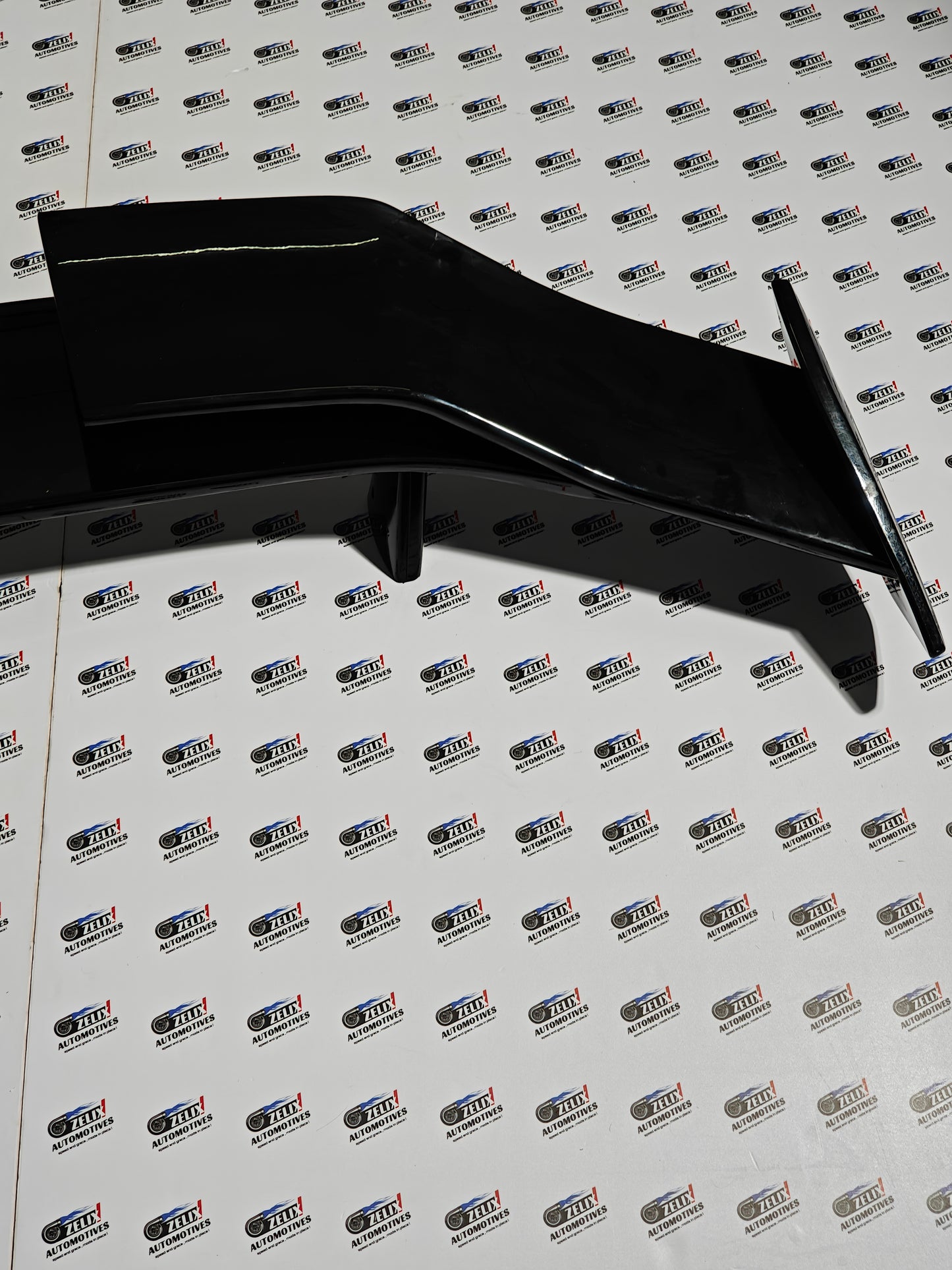Universal Darwin-Style Spoiler Wing | Glossy Black Sporty Design